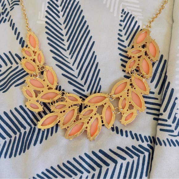 Vintage Bib Necklace ,Peach Geometric Link Necklace in excellent condition - Picture 5 of 7